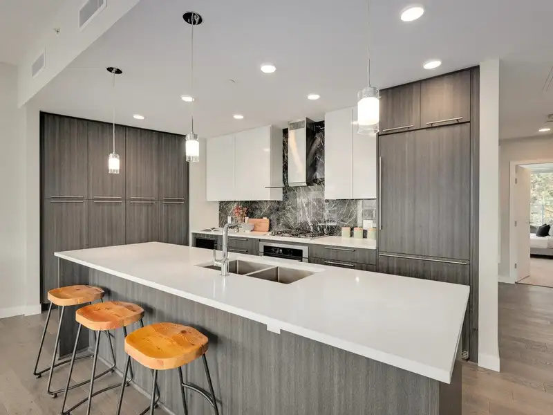 601 5033 CAMBIE STREET - photo 4 of 26