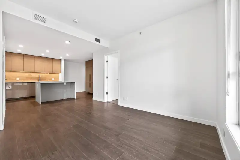 606 4168 LOUGHEED HIGHWAY - photo 2 of 40