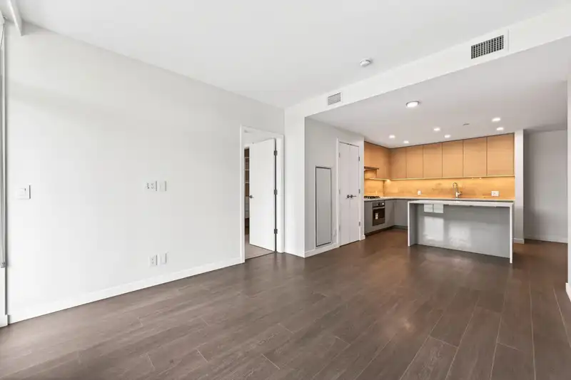 606 4168 LOUGHEED HIGHWAY - photo 4 of 40
