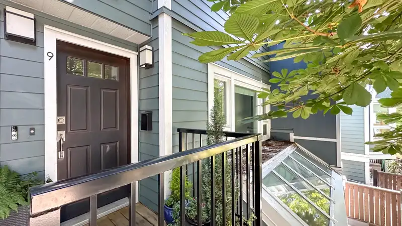 9 1081 W 8TH AVENUE - photo 3 of 27