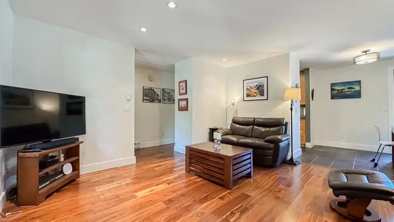 9 1081 W 8TH AVENUE - photo 4 of 27