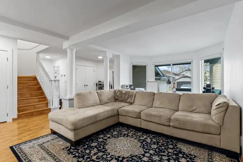 22080 MCLEAN AVENUE - photo 4 of 32