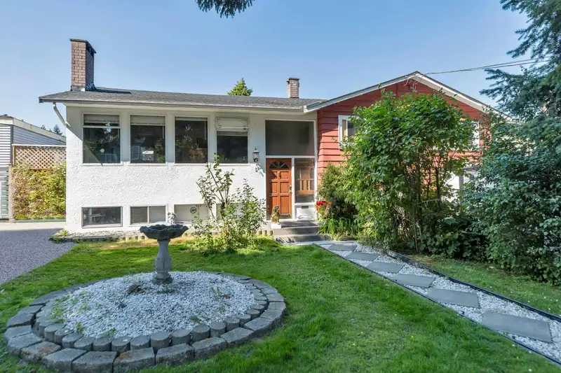 15157 108 AVENUE - photo 1 of 15