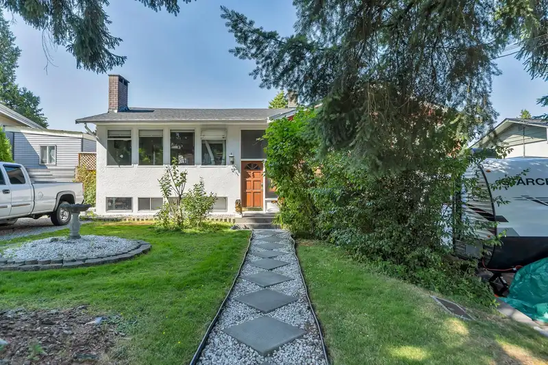 15157 108 AVENUE - photo 3 of 15