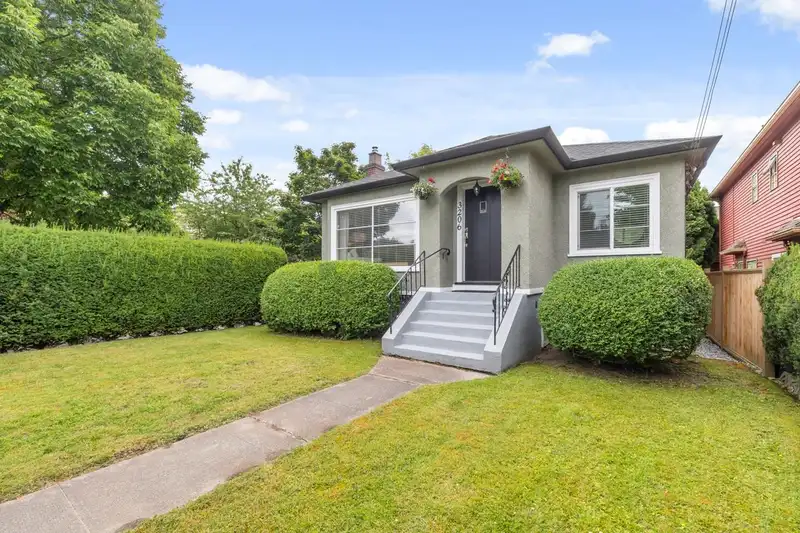 3206 W 7TH AVENUE - photo 2 of 30