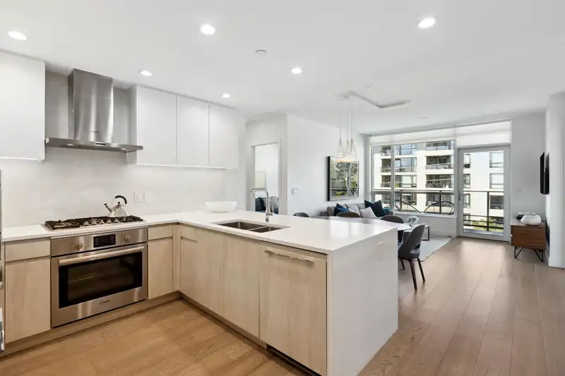 502 177 W 3RD STREET - photo 4 of 31