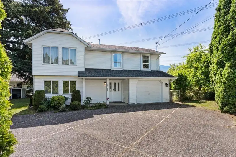 45322 BALMORAL AVENUE - photo 3 of 39