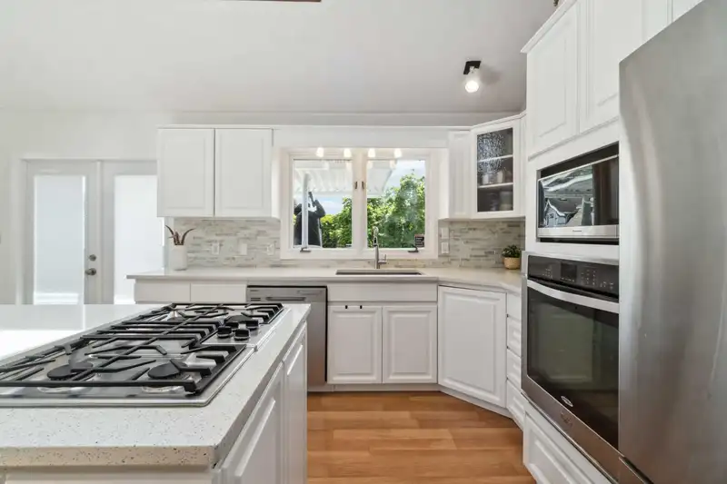 432 ELMER STREET - photo 4 of 39