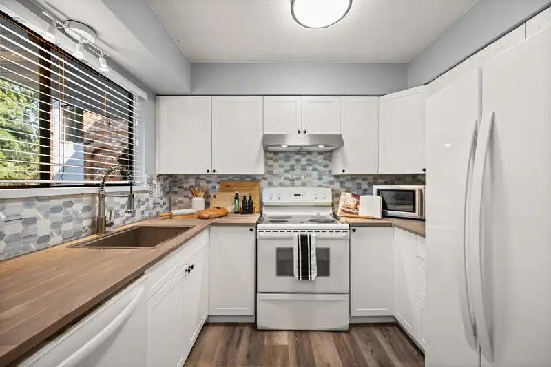 204 1544 FIR STREET - photo 2 of 31
