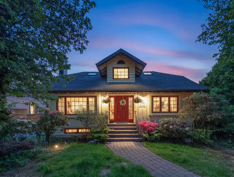 2148 KINGS AVENUE - photo 1 of 27
