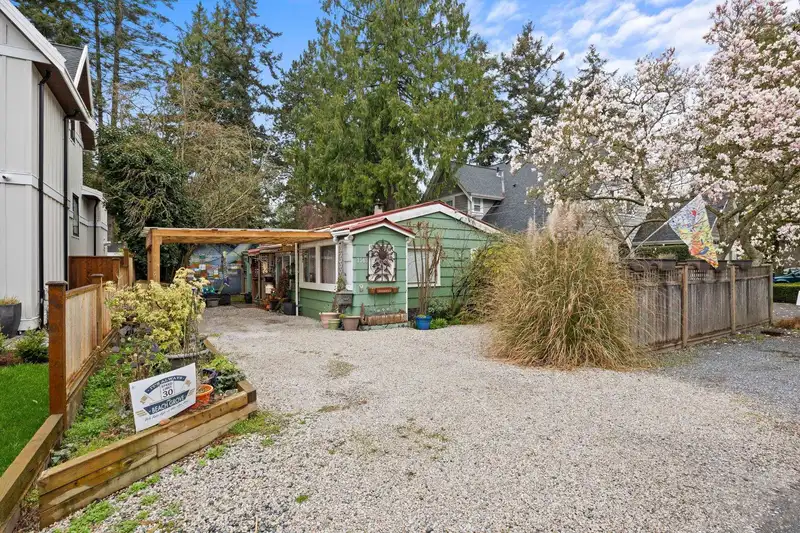 1543 BRAID ROAD - photo 2 of 14