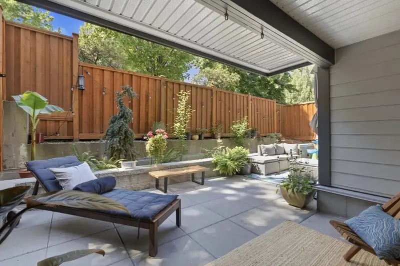 113 808 E 8TH AVENUE - photo 1 of 30