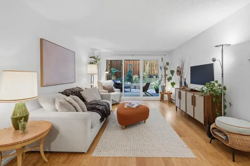 113 808 E 8TH AVENUE - photo 3 of 30