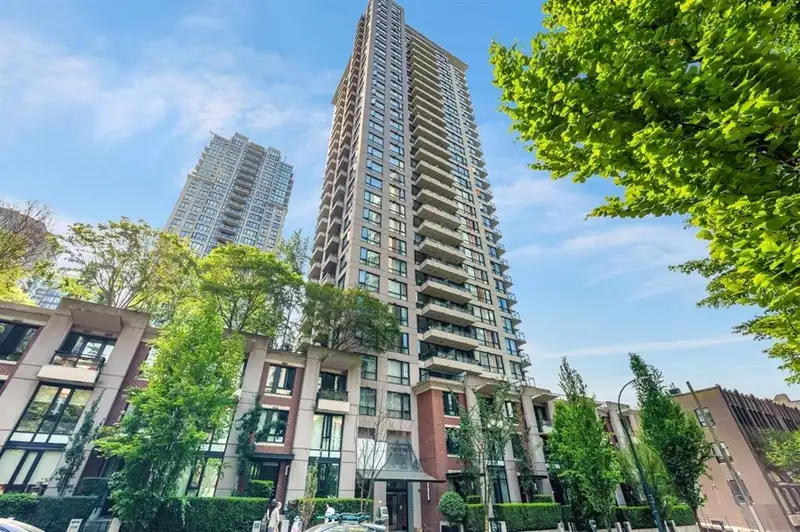 1705 928 HOMER STREET - photo 1 of 5