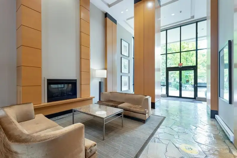 1705 928 HOMER STREET - photo 4 of 5