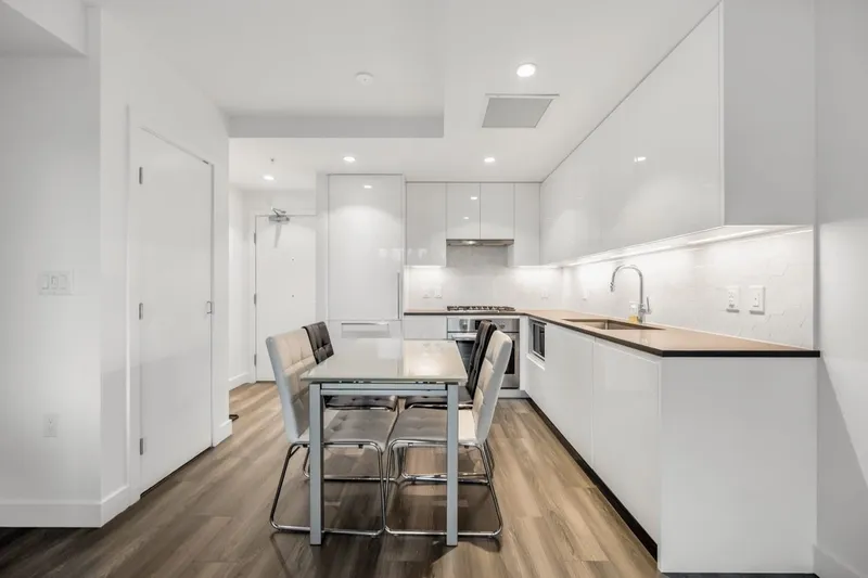 316 8181 CHESTER STREET - photo 4 of 25