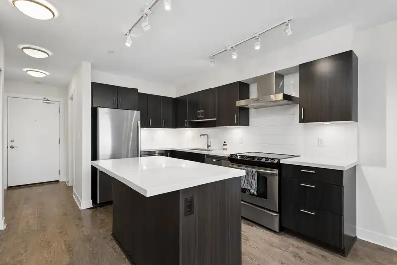 605 500 ROYAL AVENUE - photo 4 of 21