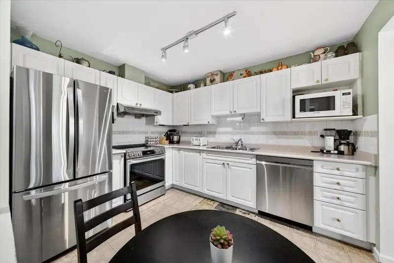 122 2678 DIXON STREET - photo 4 of 24