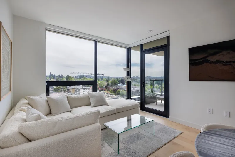 901 135 E 13 STREET - photo 3 of 23