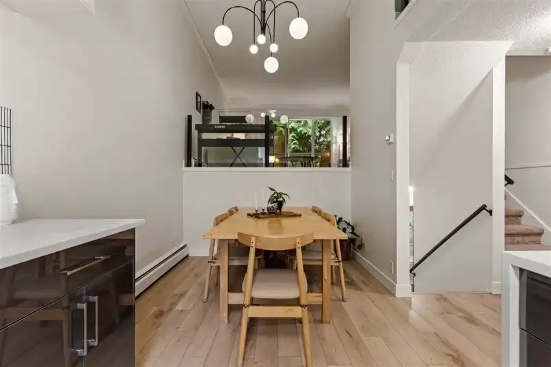 4 33293 E BOURQUIN CRESCENT - photo 1 of 37