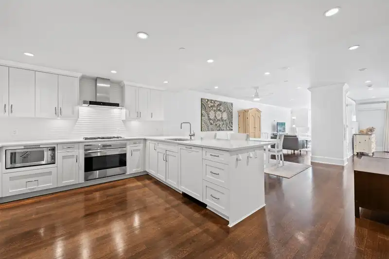 9 1891 MARINE DRIVE - photo 1 of 40