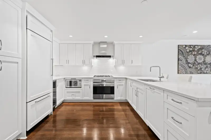 9 1891 MARINE DRIVE - photo 3 of 40