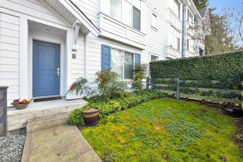 20 15268 28 AVENUE - photo 1 of 25