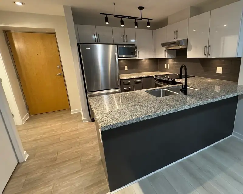 907 14 BEGBIE STREET - photo 2 of 21