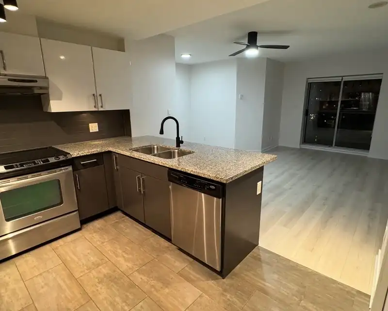 907 14 BEGBIE STREET - photo 3 of 21
