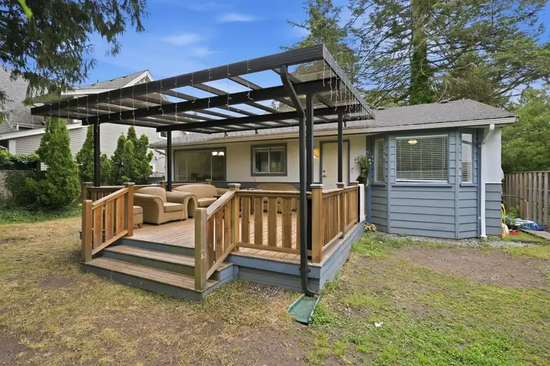 5857 16 AVENUE - photo 3 of 17