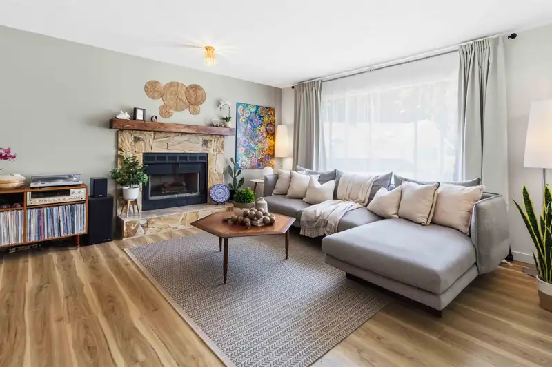 9030 JAMES PLACE - photo 4 of 40