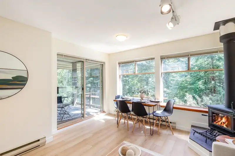 301 3050 HILLCREST DRIVE - photo 3 of 10