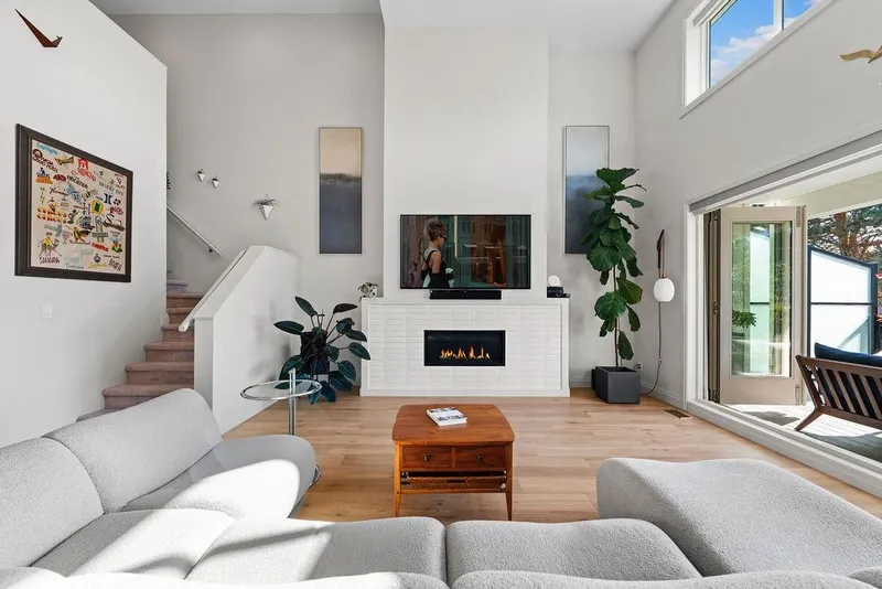 15541 OXENHAM AVENUE - photo 3 of 25