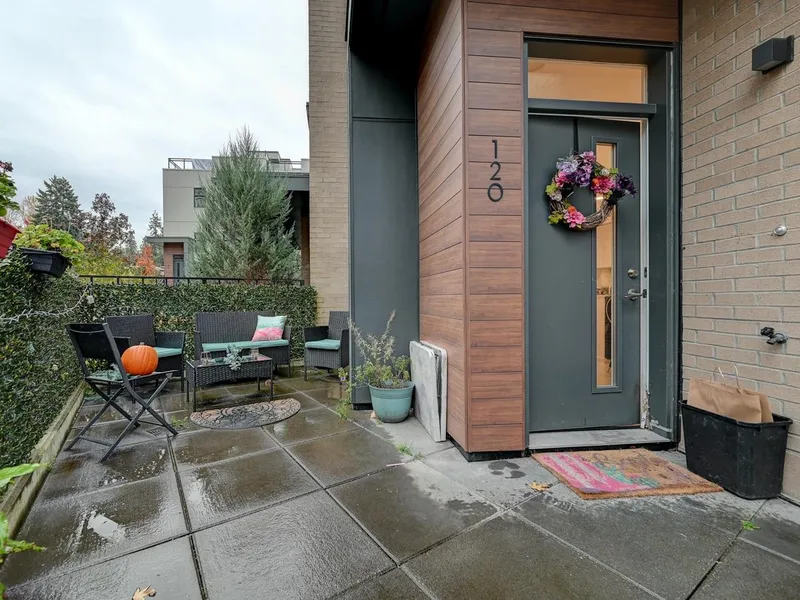 120 2035 GLENAIRE DRIVE - photo 3 of 23