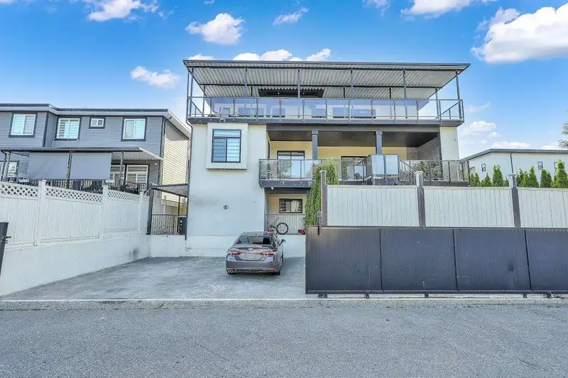 6712 131A STREET - photo 3 of 40