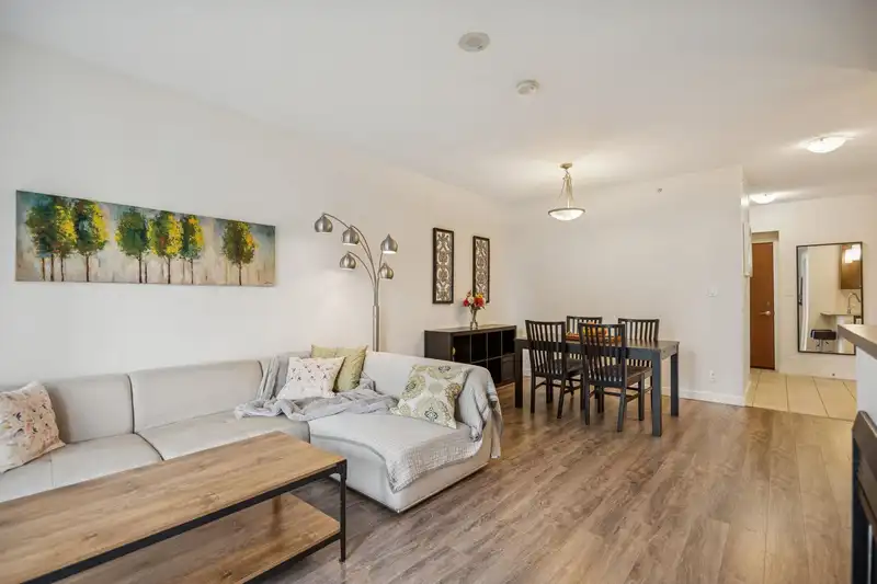 1407 280 ROSS DRIVE - photo 1 of 24