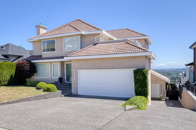 2249 SICAMOUS AVENUE - photo 2 of 40