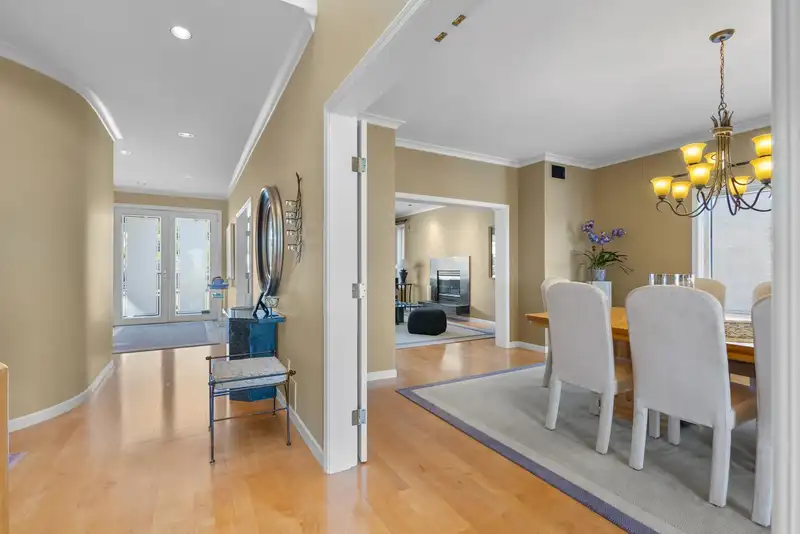 2249 SICAMOUS AVENUE - photo 4 of 40