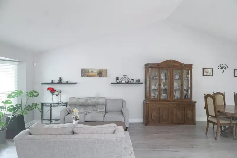 18875 63 AVENUE - photo 4 of 18