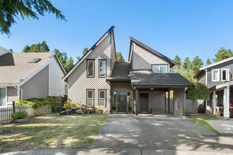 9409 KINGSLEY CRESCENT - photo 1 of 38
