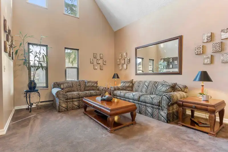 9409 KINGSLEY CRESCENT - photo 3 of 38