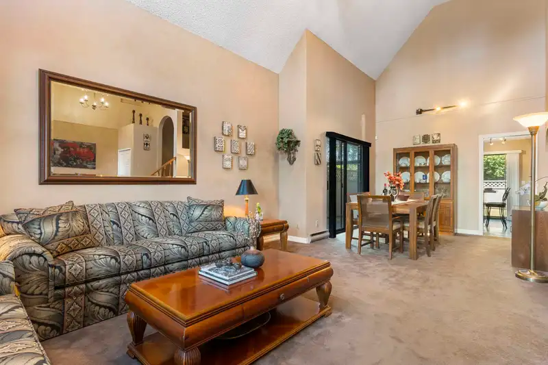 9409 KINGSLEY CRESCENT - photo 4 of 38