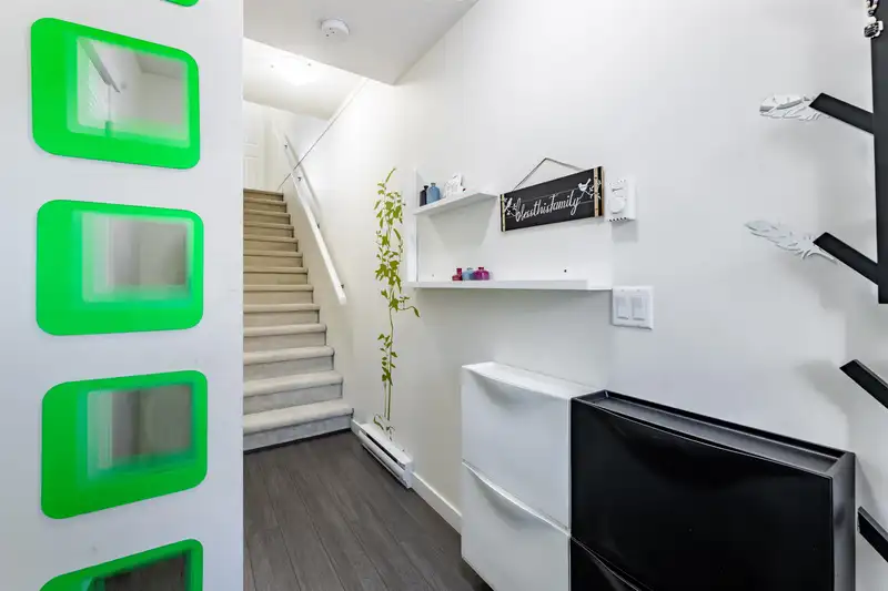 55 10735 84 AVENUE - photo 3 of 40