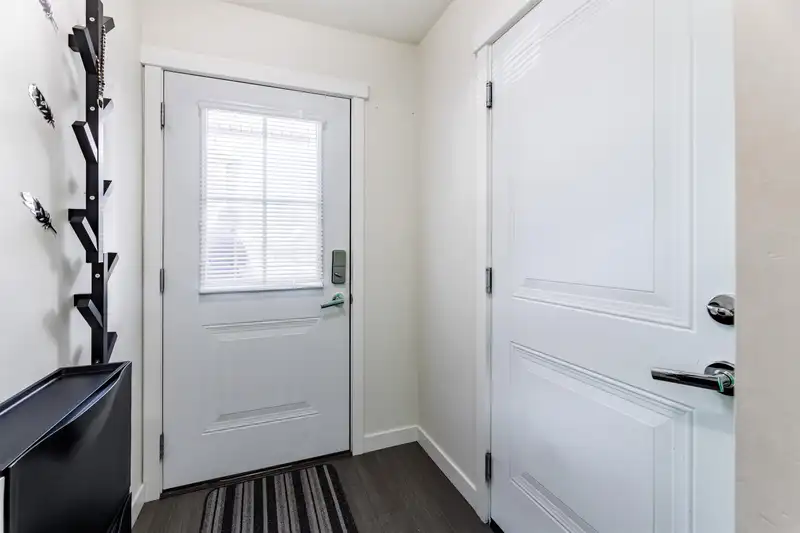 55 10735 84 AVENUE - photo 4 of 40