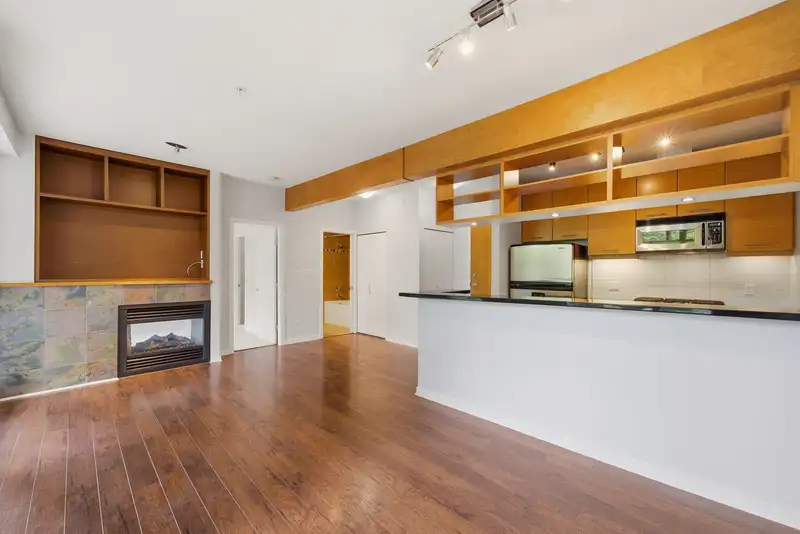 318 560 RAVEN WOODS DRIVE - photo 1 of 40