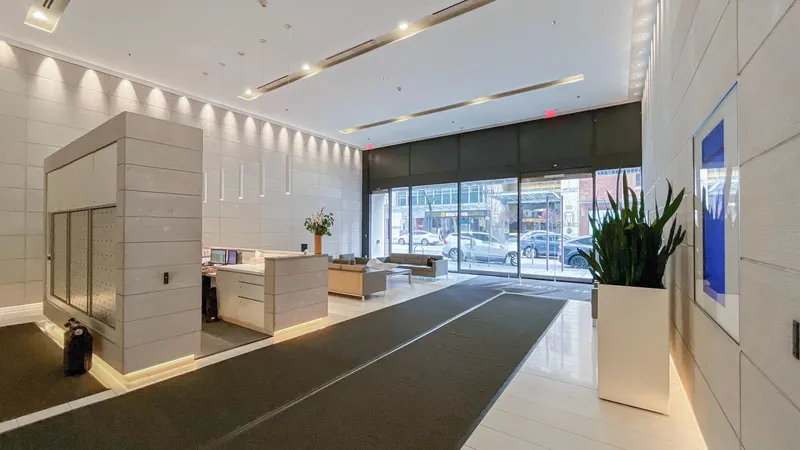 2005 838 W HASTINGS STREET - photo 4 of 24