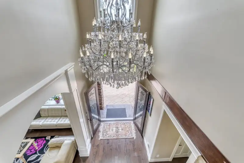 710 RODERICK AVENUE - photo 4 of 39