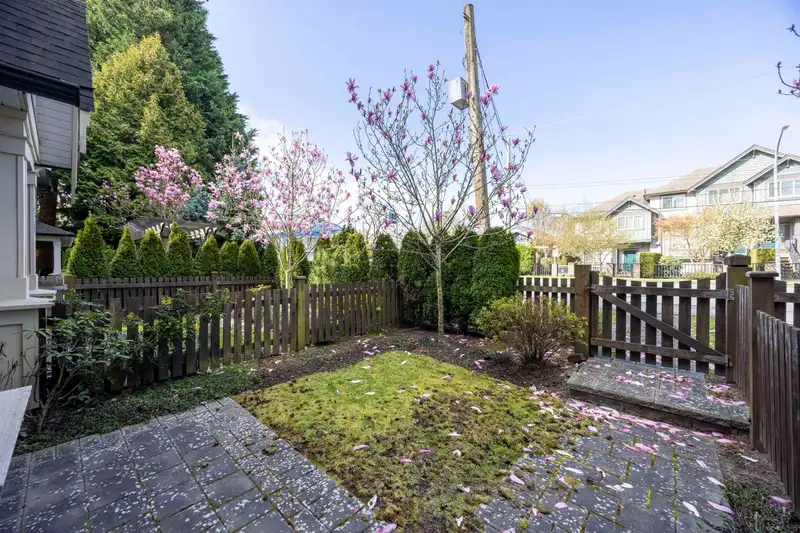 15 6033 WILLIAMS ROAD - photo 2 of 34
