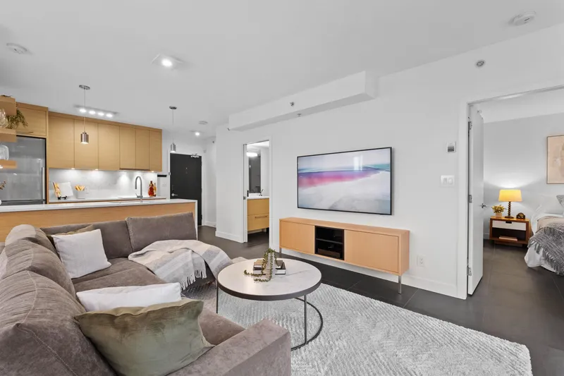 202 689 ABBOTT STREET - photo 2 of 25