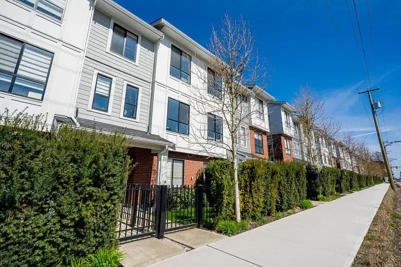 23 11556 72A AVENUE - photo 2 of 38
